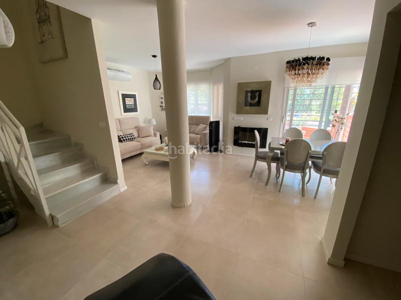 Foto 2d2a24d0-0da7-4caa-a451-94e629ac6d10. Casa pareada en calle los naranjos 2a ¡descubre tu nuevo hogar en la exclusiva zona de playamar, ! esta espectacular vivienda pareada, situada a escasos en Torremolinos