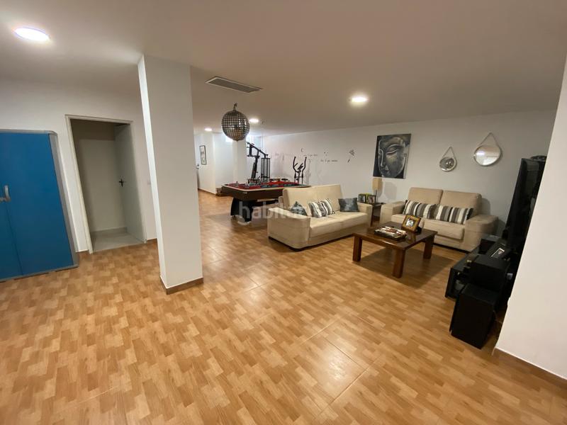 Foto 3a42017e-e426-4110-8c81-1b81b36dece9. Casa pareada en calle los naranjos 2a ¡descubre tu nuevo hogar en la exclusiva zona de playamar, ! esta espectacular vivienda pareada, situada a escasos en Torremolinos