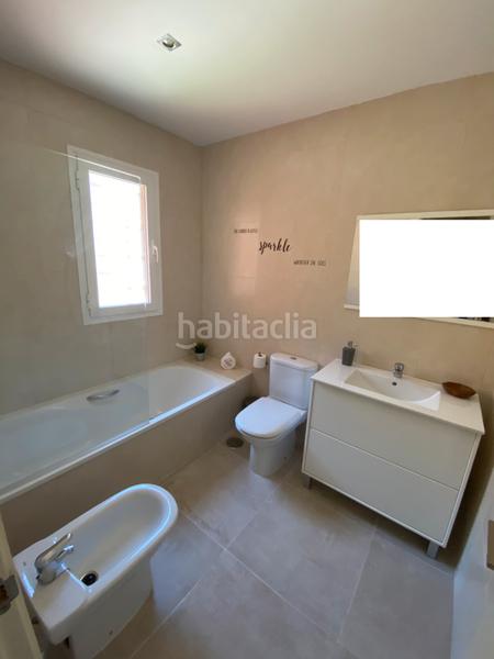 Foto 3d9d4f5f-d40f-40f8-9a1f-fe370e76862c. Casa pareada en calle los naranjos 2a ¡descubre tu nuevo hogar en la exclusiva zona de playamar, ! esta espectacular vivienda pareada, situada a escasos en Torremolinos