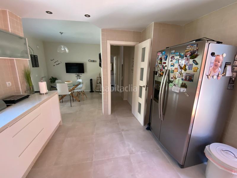 Foto 7270cfcb-052e-4123-ad0e-36f5b99ddacc. Casa pareada en calle los naranjos 2a ¡descubre tu nuevo hogar en la exclusiva zona de playamar, ! esta espectacular vivienda pareada, situada a escasos en Torremolinos