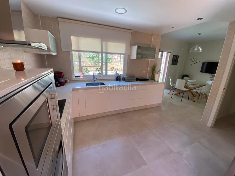 Foto caa5b09c-5e75-4b31-8998-a53517958d82. Casa pareada en calle los naranjos 2a ¡descubre tu nuevo hogar en la exclusiva zona de playamar, ! esta espectacular vivienda pareada, situada a escasos en Torremolinos