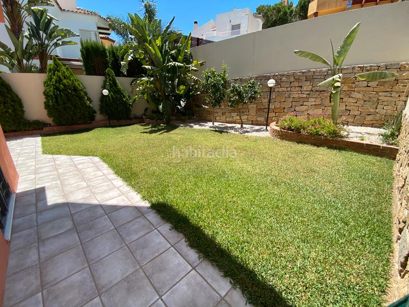 Foto d304efd5-94b9-426b-8f32-2b0c4dcf9b21. Casa pareada en calle los naranjos 2a ¡descubre tu nuevo hogar en la exclusiva zona de playamar, ! esta espectacular vivienda pareada, situada a escasos en Torremolinos