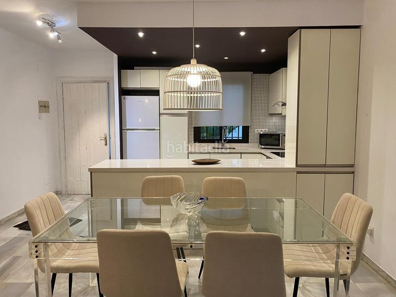 Foto 42eaf265-f0f1-4f8e-bffd-5d8144bf0dcd. Location rez-de-chaussée dans avenida josé banús 5 dans Marbella