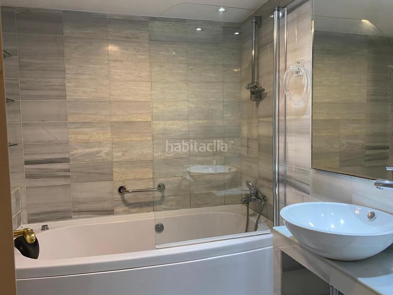 Foto 5a6a394b-94d7-4660-aa79-1c4194408063. Location rez-de-chaussée dans avenida josé banús 5 dans Marbella