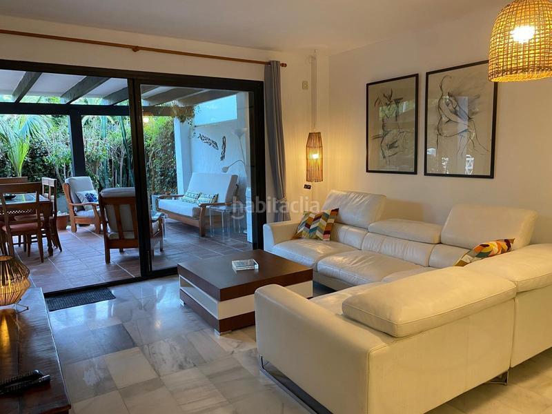 Foto bc4f4276-a424-49f3-a292-803900908c36. Location rez-de-chaussée dans avenida josé banús 5 dans Marbella