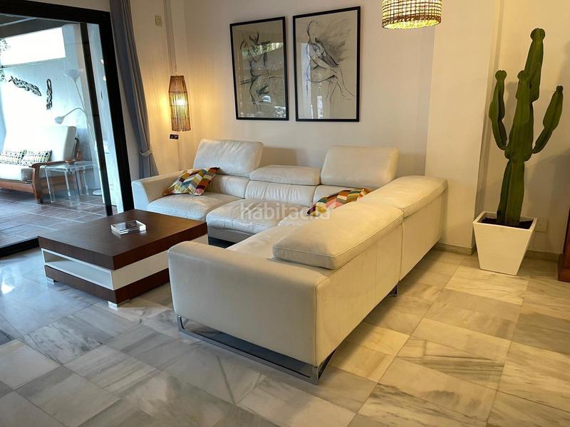 Foto fb65b2bb-f0ce-4ed8-9658-1a88e301c204. Location rez-de-chaussée dans avenida josé banús 5 dans Marbella