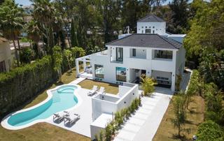 Xalet a Urbanizacion n andalucia 21d 49t. ¡descubre la joya del valle del golf en nueva andalucía!  seguri