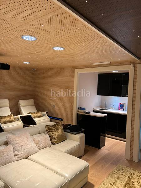 Foto 1404cdc6-8f8c-4d37-bebc-62128e4bcc65. Xalet amb xemeneia calefacció aparcament piscina a Marbella