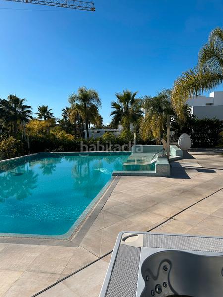 Foto 46008bff-9d9e-40dc-8951-987872ac5b49. Xalet amb xemeneia calefacció aparcament piscina a Marbella