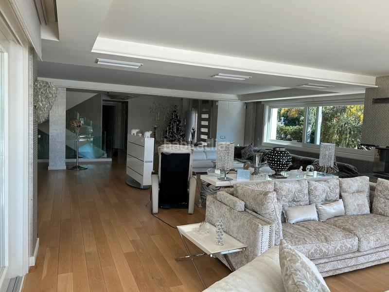 Foto 46fd0e1c-3e45-40ef-86fb-b1342c4ae29d. Xalet amb xemeneia calefacció aparcament piscina a Marbella