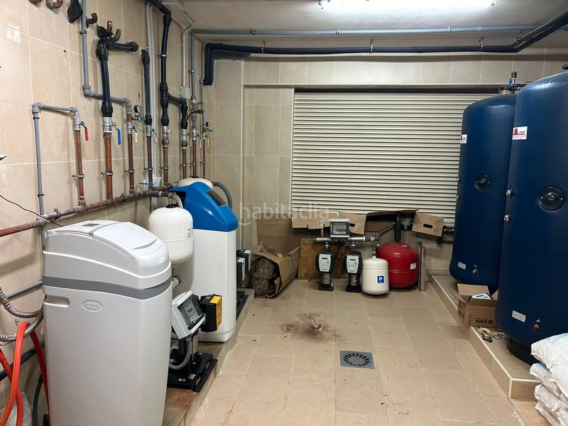 Foto ebb8c473-e5e1-49ea-9c82-0cbdc32a5037. Xalet amb xemeneia calefacció aparcament piscina a Marbella