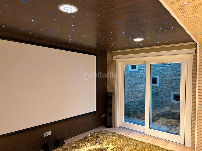 Foto f6934271-07cd-447e-b6f5-0aadc63d1132. Xalet amb xemeneia calefacció aparcament piscina a Marbella