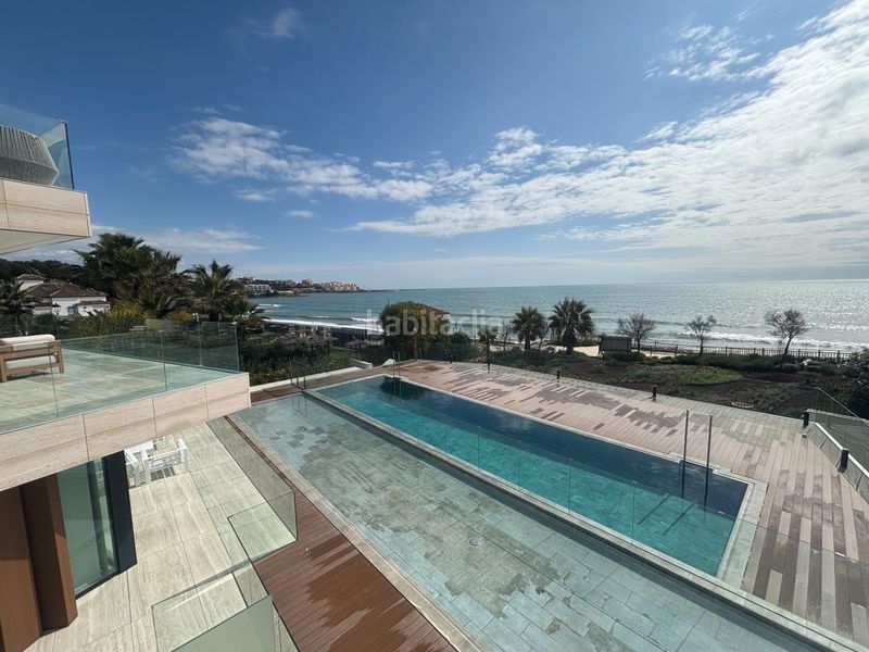 Foto fba79f99-e2a0-49a5-9d44-a6254a558449. Etagenwohnung in urbanizacion playa de guadalobon 46e in Estepona