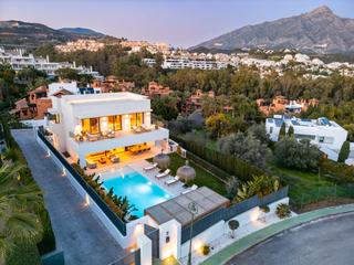 Xalet a Urbanizacion n andalucia 2g 32. Moderna villa en la privilegiada zona residencial de la cerquill