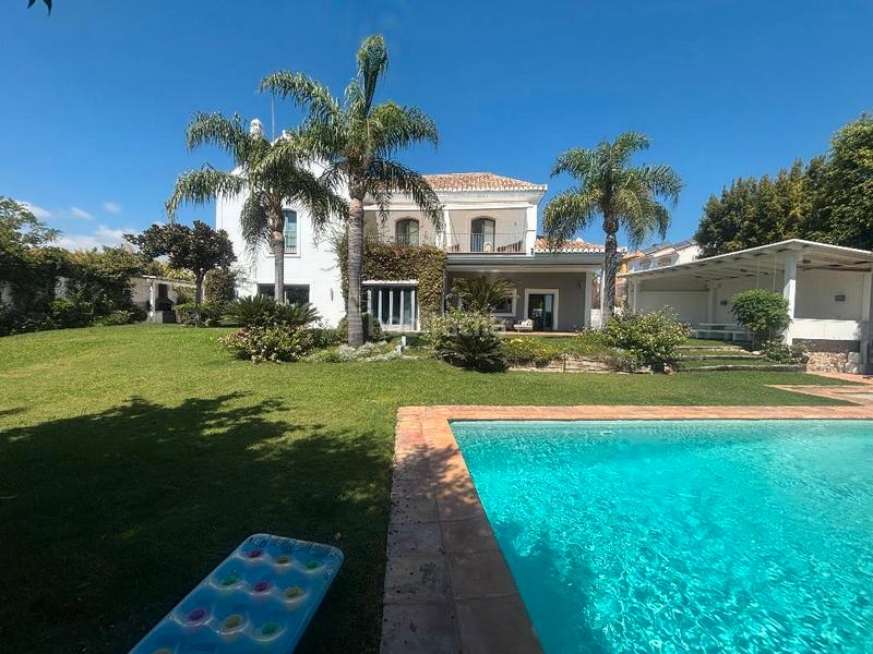 Foto b288975f-00f1-4e05-9e1c-9160aa9f23b3. Chalet in calle doctor eduardo evangelista 8c in San Pedro de Alcántara Pueblo Marbella