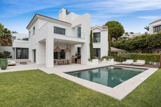 Xalet  Avenida de la alquería 14. Elegante villa de 4 dormitorios totalmente renovada en la alquer