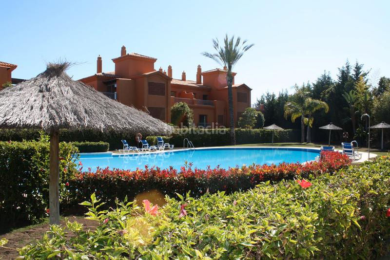 Foto 5b436756-0a7b-44bb-b8e6-971bbc604f9a. Pis a calle pico alcazaba 21 a Benatalaya Estepona