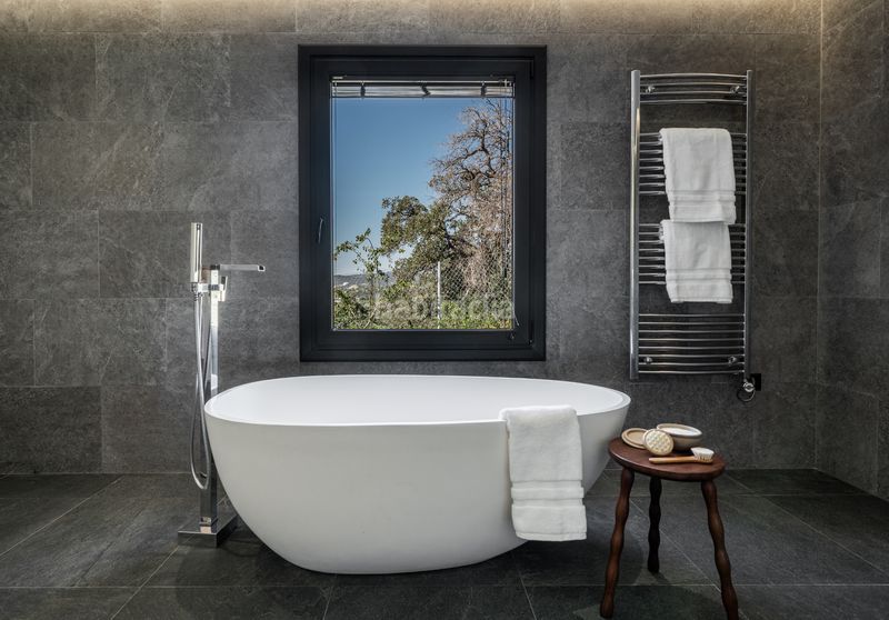 Foto 55919aef-c8b3-41b6-9d4e-54d2f9a83aac. Chalet en calle arroyo juan prieto 1 en La Concha - Resina Golf Estepona