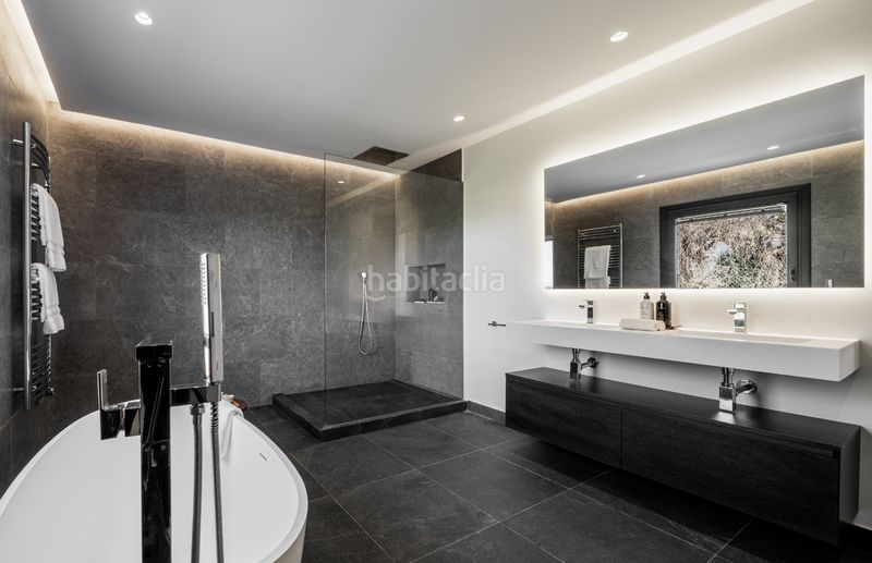 Foto 67d394e2-f38d-4431-a5a7-3427560040de. Chalet en calle arroyo juan prieto 1 en La Concha - Resina Golf Estepona