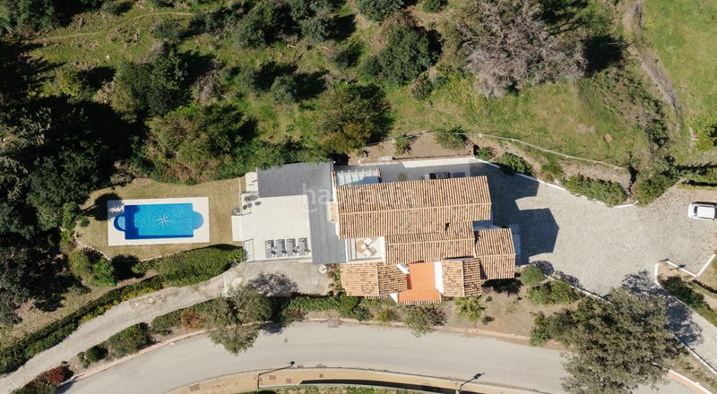 Foto f2a1e4de-a4f5-400e-8ff8-2d611b6fb253. Chalet en calle arroyo juan prieto 1 en La Concha - Resina Golf Estepona