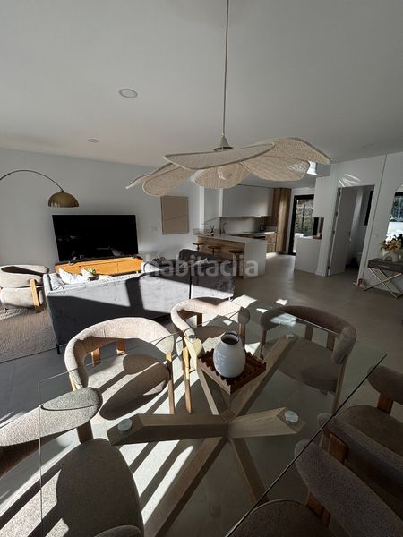 Foto 8a76e5c7-35f2-4ad0-9922-788784ab84c2. Alquiler casa pareada moderna casa pareada a estrenar, en alquiler , cercana al colegio atalaya. maravillosa casa pareada de nueva construc en Estepona