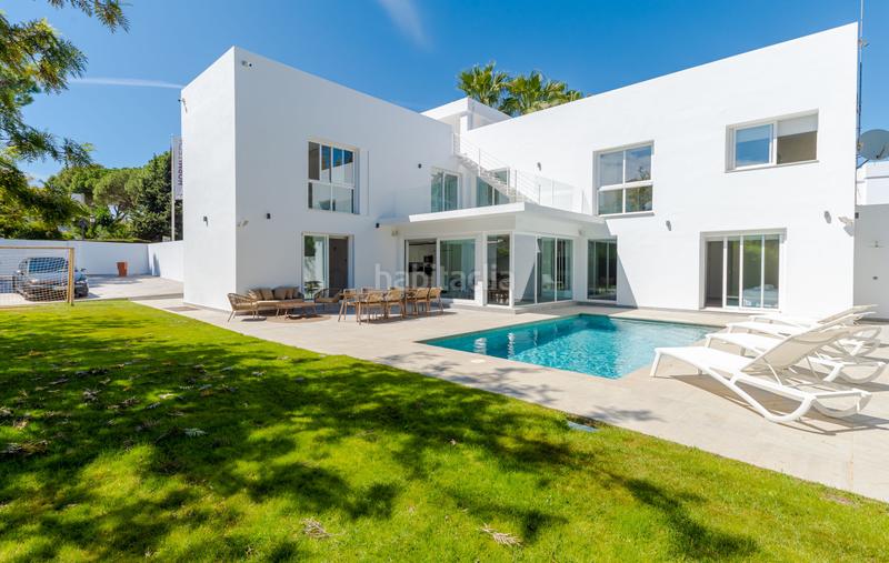 Foto 2251632f-7d3a-48c3-9cbc-6a9cca944841. Chalet en calle londres 1 magnifica villa independiente ubicada en el corazón de nueva andalucía, a solo 5 minutos de puerto banús. 961 m2 de parcela.- en Marbella