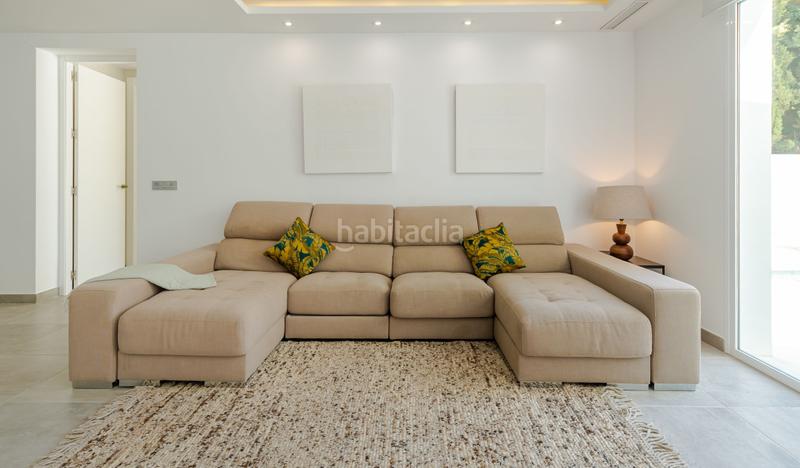 Foto 5df5fcbc-c650-4af6-b7d0-693c51c200f9. Chalet en calle londres 1 magnifica villa independiente ubicada en el corazón de nueva andalucía, a solo 5 minutos de puerto banús. 961 m2 de parcela.- en Marbella