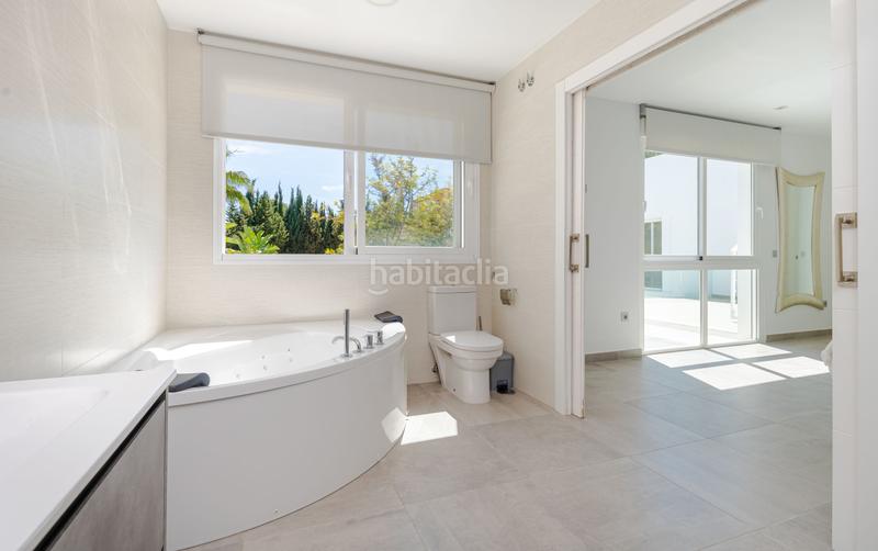 Foto 94309456-515b-4eb7-9e32-815ea1bb4a67. Chalet en calle londres 1 magnifica villa independiente ubicada en el corazón de nueva andalucía, a solo 5 minutos de puerto banús. 961 m2 de parcela.- en Marbella