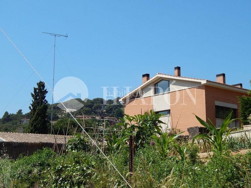 Foto b3b31dbb-7820-4783-b112-fe55256cd570. Terreny residencial a Cabrils