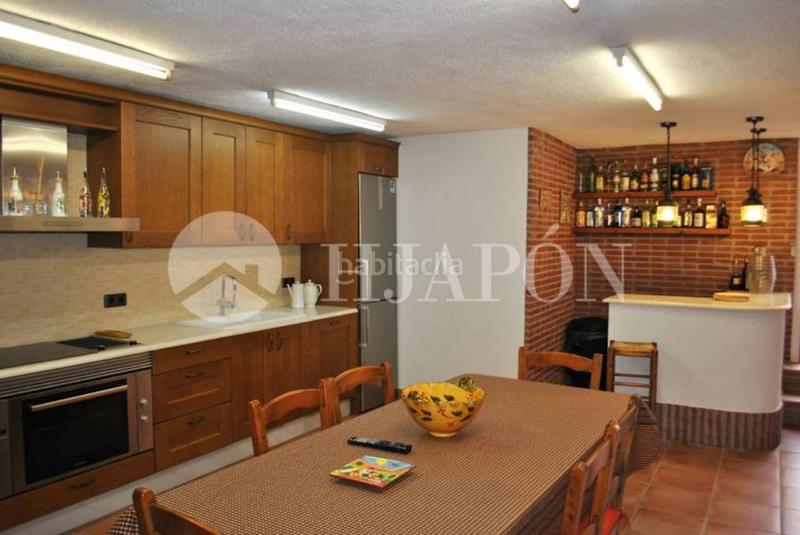 Foto 4da3a69a-03ce-4d1b-86e2-4c9cab1863f8. Casa amb calefacció aparcament piscina a Alella