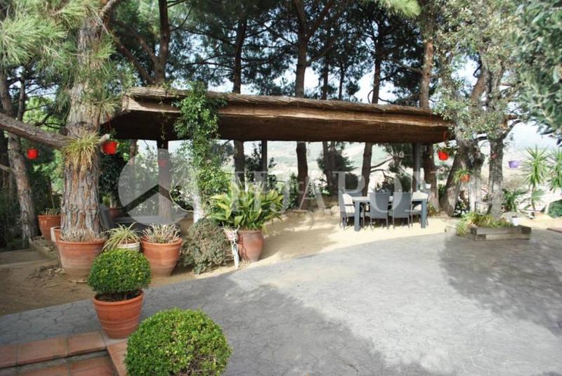 Foto 551bba5d-4b83-4528-8ec3-5457cb97b3ff. Casa amb calefacció aparcament piscina a Alella