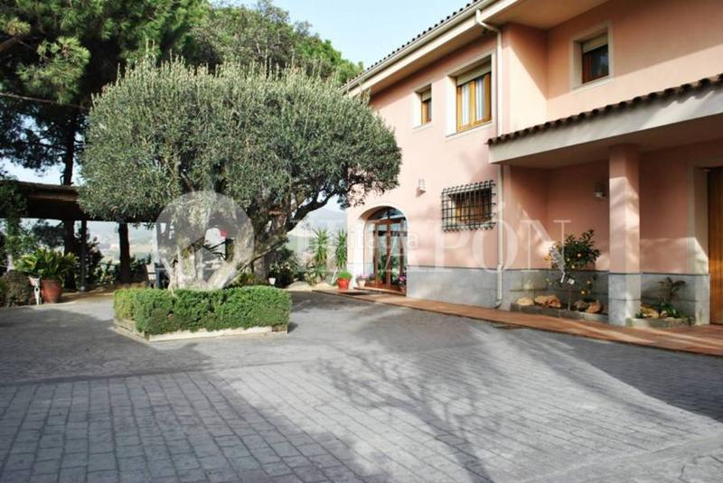 Foto e5e2bc99-7b48-466e-8546-fe3d543847ed. Casa amb calefacció aparcament piscina a Alella