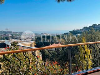 Maison à Alella. Vivienda para 2 familias  con  piscina, vistas al mar y casita p