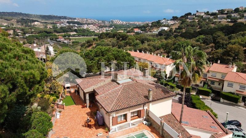 Foto 20ada986-26f9-4dc3-9818-d1897f6c4ccc. Casa con riscaldamento parcheggio piscina in Alella