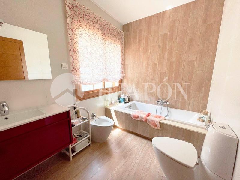 Foto 5ae6dbaa-0293-45d7-bc09-49cd54dbde08. Casa con riscaldamento parcheggio piscina in Alella