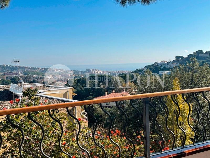 Foto 6b8516ba-ce15-42e1-a320-1963fd5038ce. Casa con riscaldamento parcheggio piscina in Alella