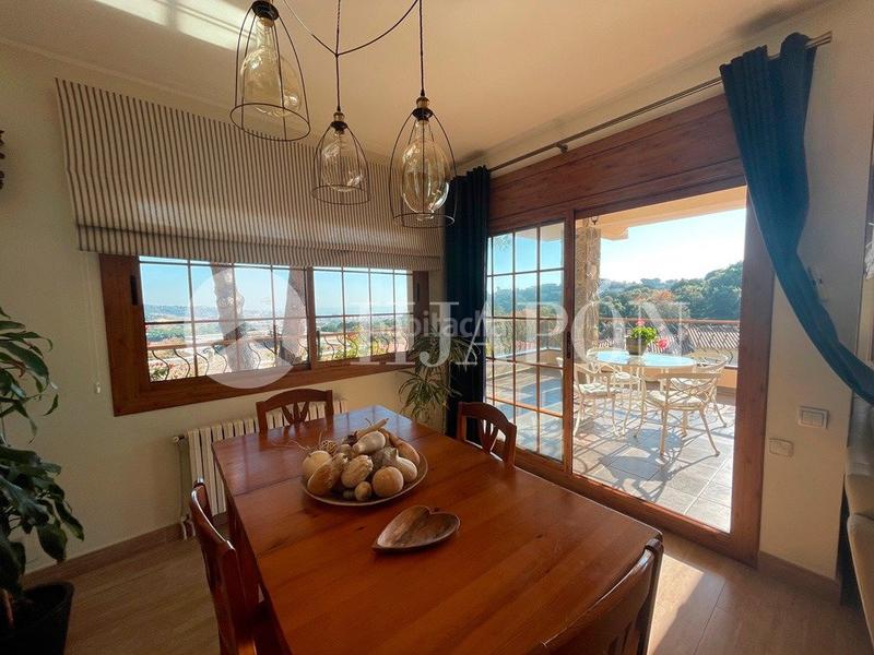 Foto 81fde637-03f9-4593-a67c-0cdefb7c7323. Casa con riscaldamento parcheggio piscina in Alella