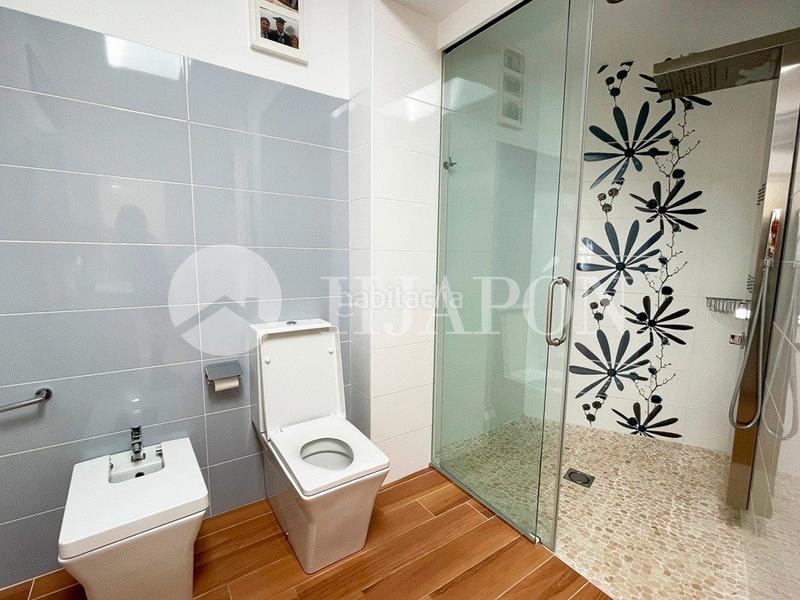 Foto 9b21990b-c922-4b42-9f5a-1f061bc74463. Casa con riscaldamento parcheggio piscina in Alella