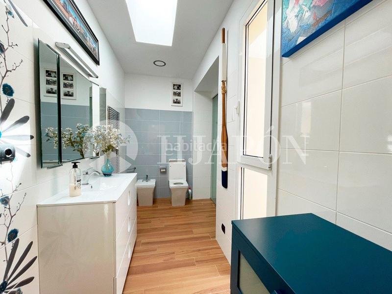 Foto d807b331-882c-4b94-bdcc-0d97b1aa991f. Casa con riscaldamento parcheggio piscina in Alella