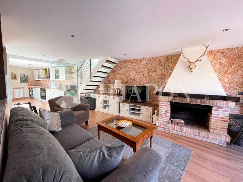 Foto fe975255-0ac7-45ba-a6ef-dcc2b18c7e79. Casa con riscaldamento parcheggio piscina in Alella