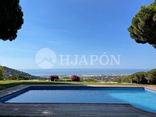 Maison à Cabrils. Fusión de elegancia y belleza vistas supremas en cabrils