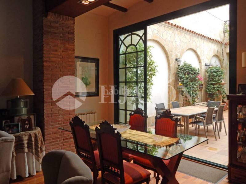 Foto f4e5c1cc-fa76-4ee1-8a39-d221b82279c5. House with heating in Ocata Masnou (El)