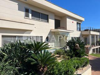 Casa in Alella. Casa con piscina interior en alella