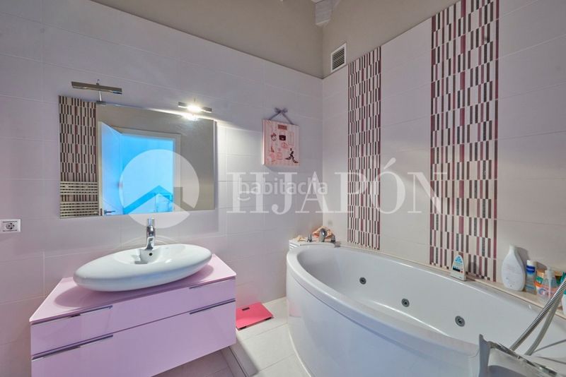 Foto 4d40a9e2-fe70-42c5-824f-570fe0a0d8f6. Casa amb calefacció aparcament piscina a Bell-Aire Sant Andreu de Llavaneres