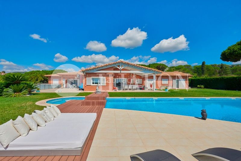 Foto c40035d8-468b-46a8-8a53-e0a9a8886bde. Casa amb calefacció aparcament piscina a Bell-Aire Sant Andreu de Llavaneres