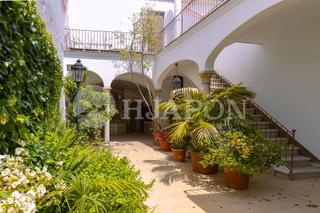 Haus in Ocata. Magnífica propiedad modernista junto a la playa