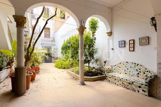 Casa en Ocata. Magnífica propiedad modernista junto a la playa