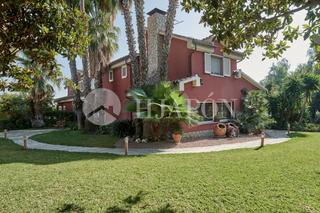 Maison à Alella. Fabulosa casa en venta junto al mar y el puerto deportivo en can