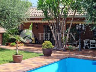 Maison à Tiana. Estupenda casa a cuatro vientos en tiana.