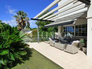 Casa a Caldes d´Estrac. Preciosa casa con jardín, piscina y vistas al mar lista para ent